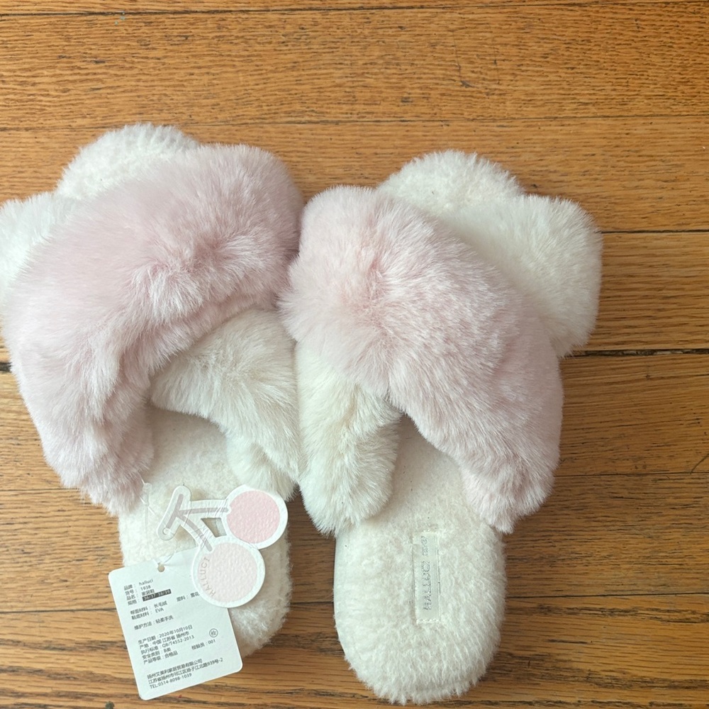 Plush Crisscross Fuzzy Slippers - Pink